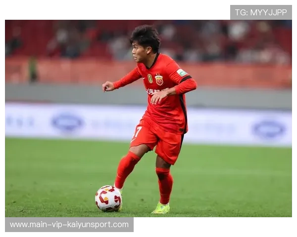 国足球员恢复训练状态良好，国足32名球员全部参加赛前官方训练